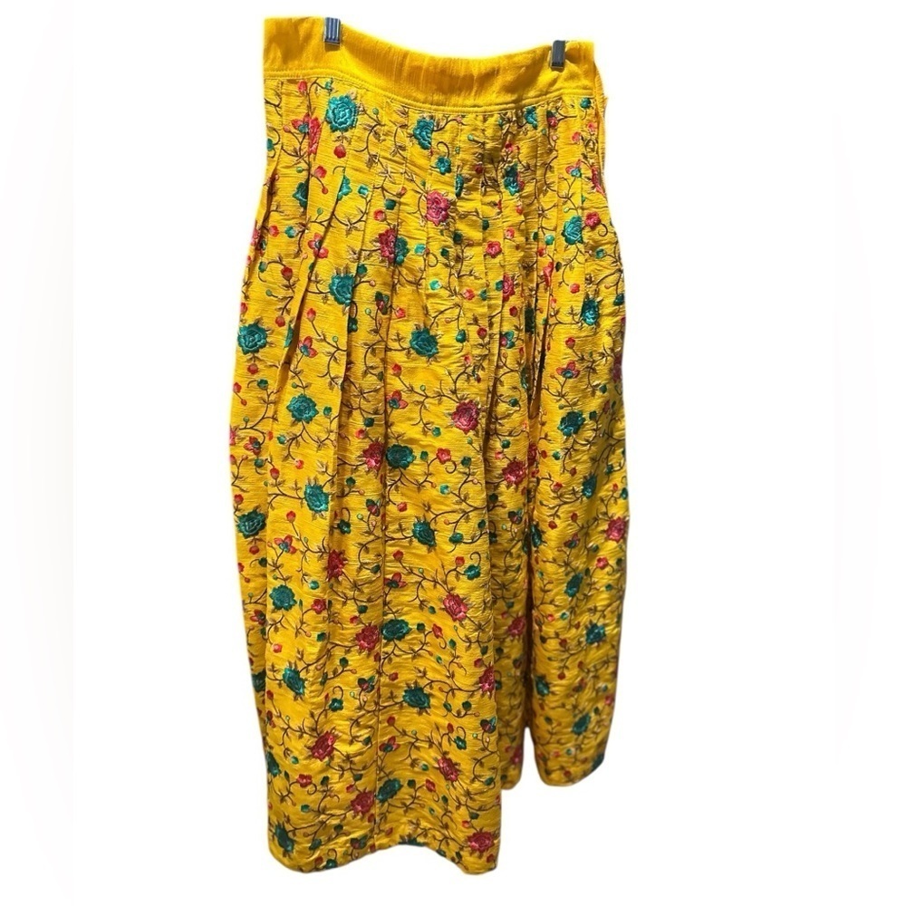 Embroidered Floral Yellow Skirt size 30 - Picture 5 of 9